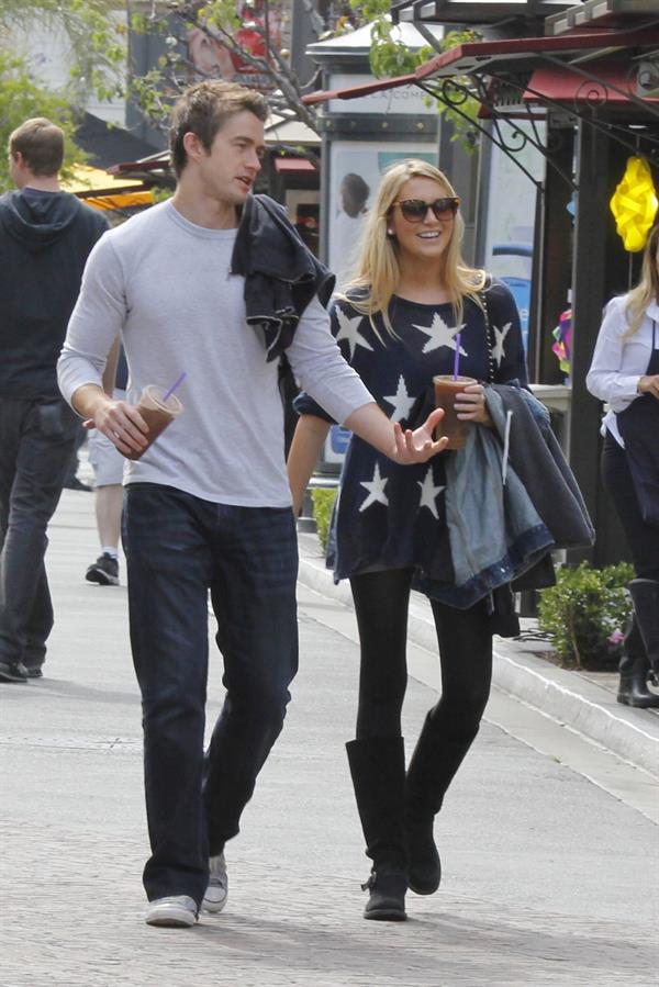 Stephanie Pratt with Robert Buckley in Los Angeles (16.05.2013) 