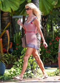 Victoria Silvstedt taking a stroll to the beach in Miami on March 30, 2013
