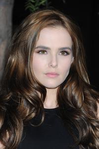 Zoey Deutch attends the premiere of Beautiful Creatures at the TCL Chinese Theater in Los Angeles (06.02.2013) 