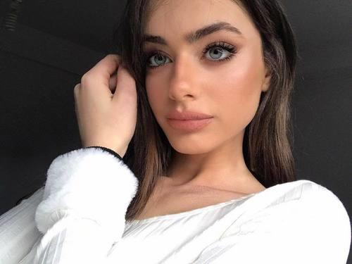 Yael Shelbia taking a selfie