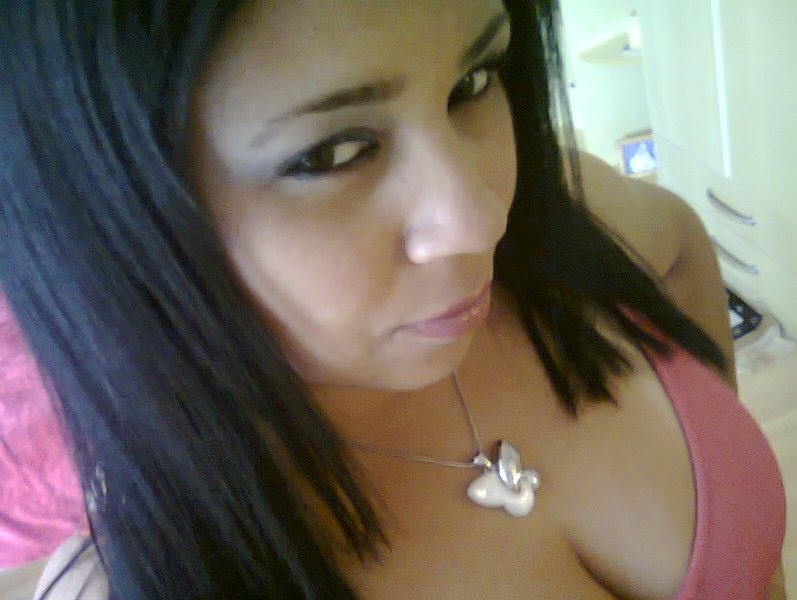 Peituda Safada Selfie Pictures Fernanda (Nickname for Modeling Peituda Safada)
She is a hot brazilian Dancer. 
24yo from Curitiba Brazil