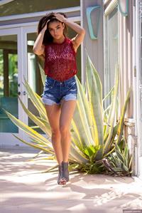 Emily Willis strips down to perfection