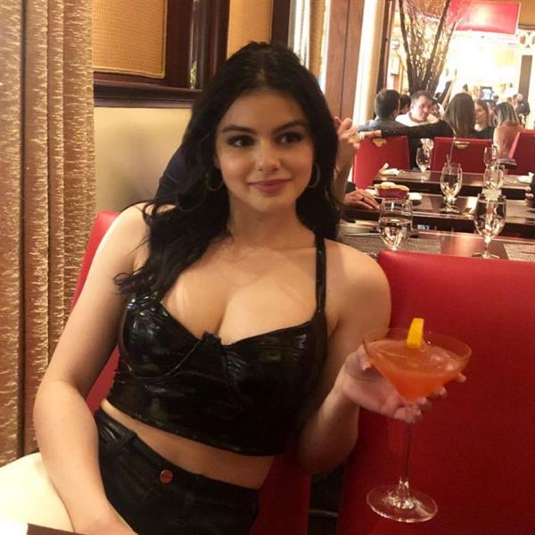 Ariel Winter boobs showing nice cleavage with her big tits in a sexy little black top while out drinking.