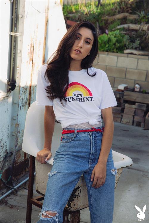 Deisy Leon Pictures Deisy Leon in Jeans