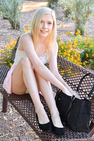 Jocelyn Nude Pictures Shes Pretty In Pink