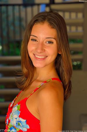 Roxanna Nude Pictures Figure Like A VS Model