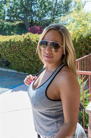 Olivia Nude Pictures Looking So Suite