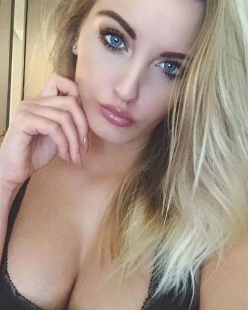 Cambria Joy taking a selfie