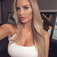 Cambria Joy taking a selfie