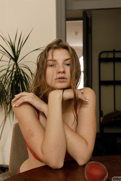 Reagan Budimir in Bed