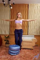 Classy blonde babe stretches her mature frame and does a split