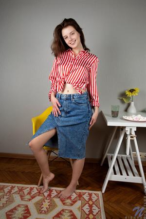 Sienna Nude Pictures Music lover Sienna has many hobbies, but her favorite pastime is making herself cum. She's got a stunning body, with her sweet little breasts and her flat belly. She enjoys pulling her panties into her slit for that sexy pressure before peeling them off and getting busy with her talented fingers!