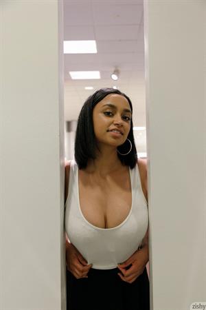 Wynona Gibbs Pictures Wynona Gibbs Mall Babe