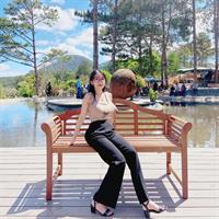 Girl with huge racks that are rare in her country.
Leaking in public is not good at all. : p