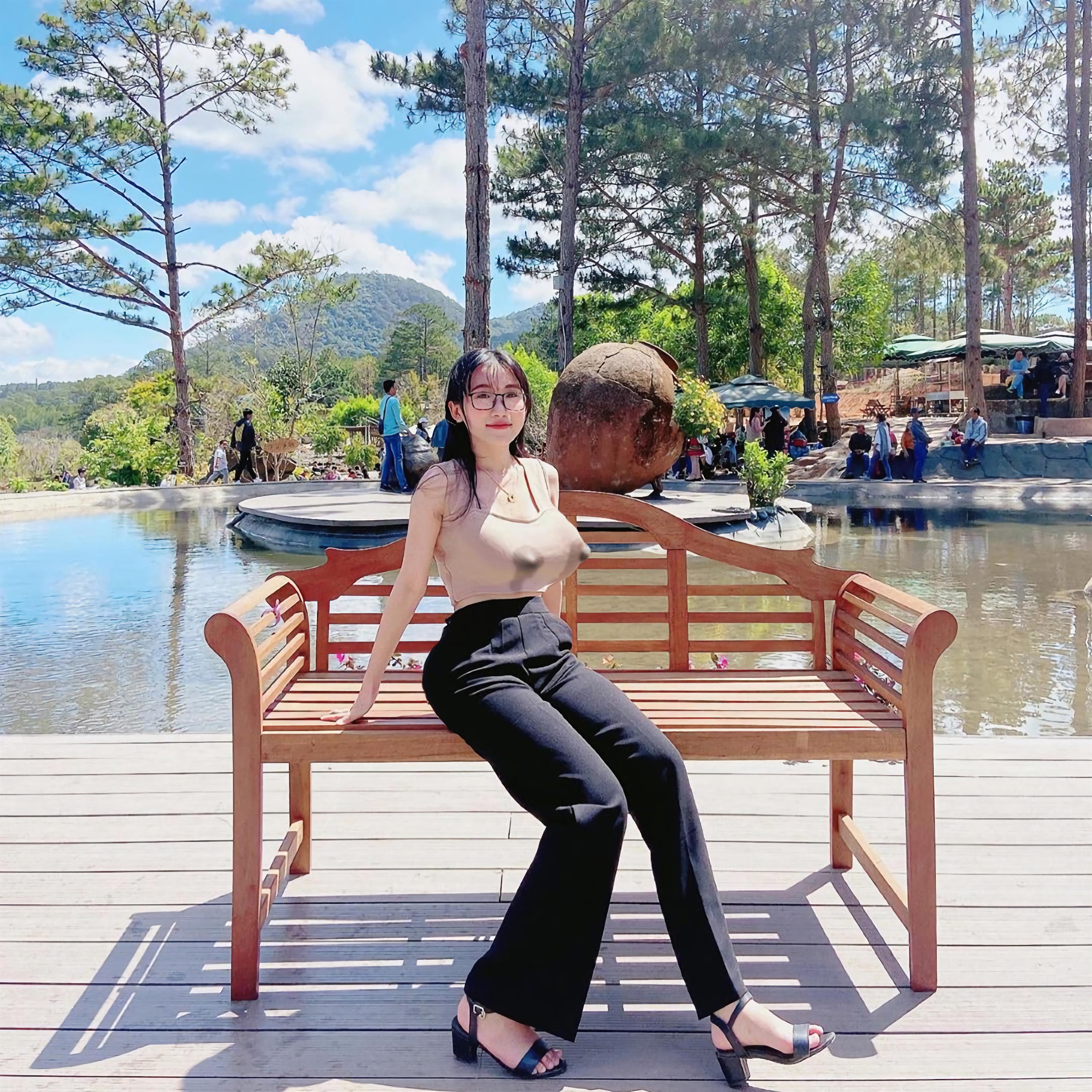 Girl with huge racks that are rare in her country.
Leaking in public is not good at all. : p