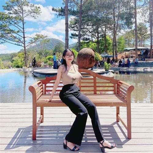 Girl with huge racks that are rare in her country.
Leaking in public is not good at all. : p