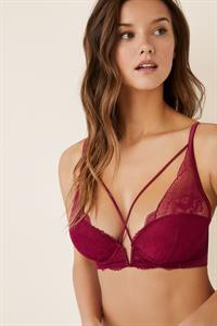 Nicola Cavanis in lingerie