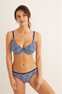 Nicola Cavanis in lingerie