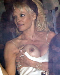 Pamela Anderson naked boobs pictures