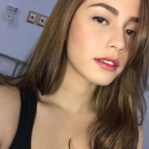 Jessy Mendiola taking a selfie