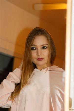 Isabella Herzog in Pantyhose