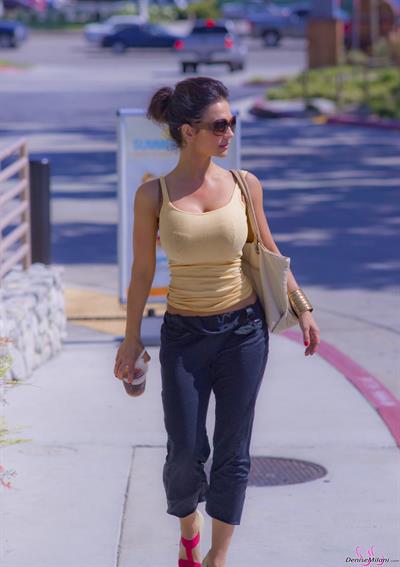 Denise Milani Photoset - DayOut2012