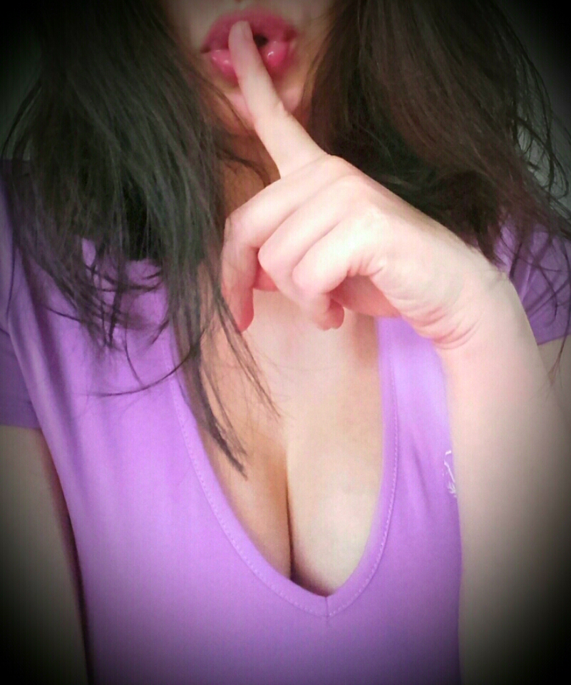 Lepricorn/Louise Hay taking a selfie