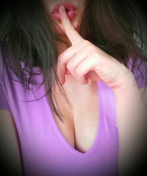 Lepricorn/Louise Hay taking a selfie