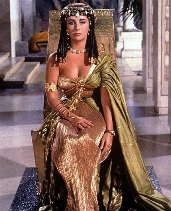 Elizabeth Taylor - Sets of Cleopatra (1963)
