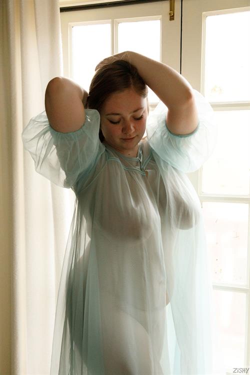 Rose Fessenden Pictures Rose Fessenden Curvy Babe in Sheer