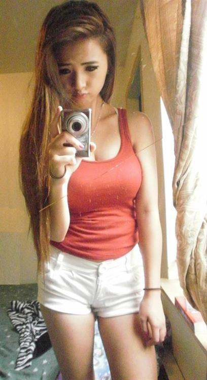 Alicia taking a selfie