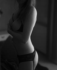 A stunner I found at deviant art!  I think she is new,

Her Name is Hailey Secret oder Hailey Gibb from USA

