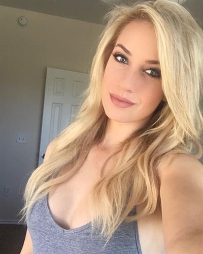 Paige Spiranac taking a selfie