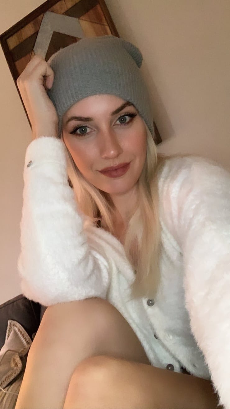 Paige Spiranac taking a selfie