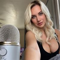 Paige Spiranac taking a selfie