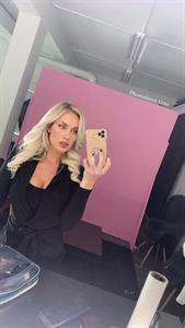 Paige Spiranac taking a selfie