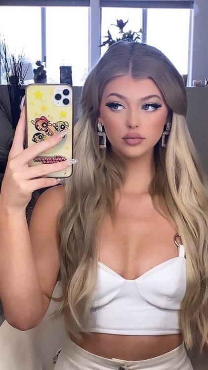 Loren Gray taking a selfie
