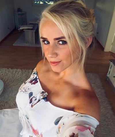 Jungle Maid Selfie Pictures Jungle Maid taking a selfie