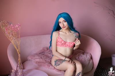 Unita Suicide Girl