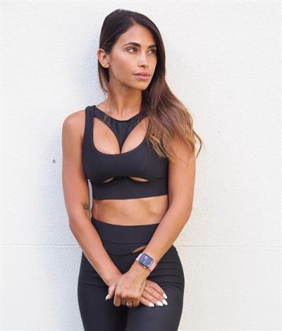 Lionel Messi's wife : Antonela Roccuzzo