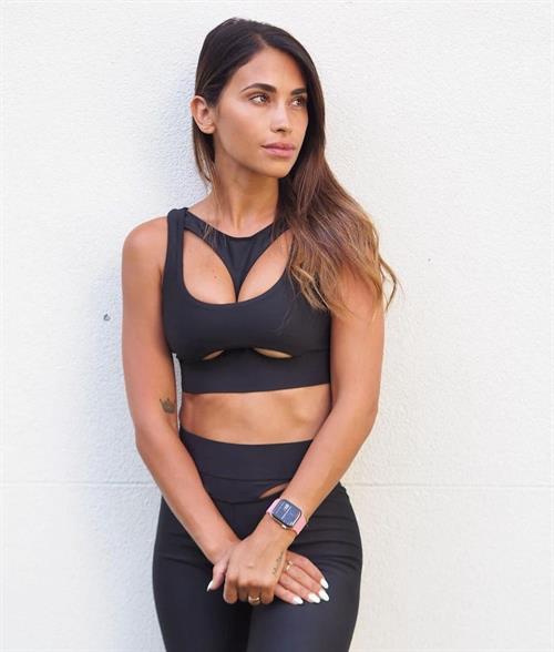 Lionel Messi's wife : Antonela Roccuzzo