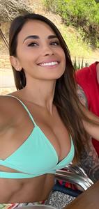 Lionel Messi's wife : Antonela Roccuzzo