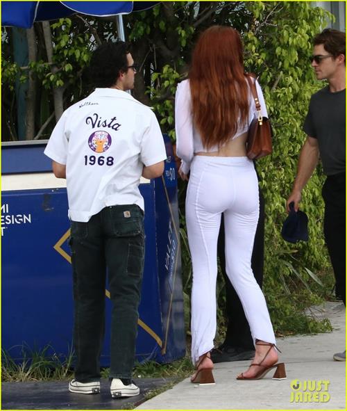 Sophie Turner (Actress) Pictures Sophie Turner - out in Miami - 8/14/2022