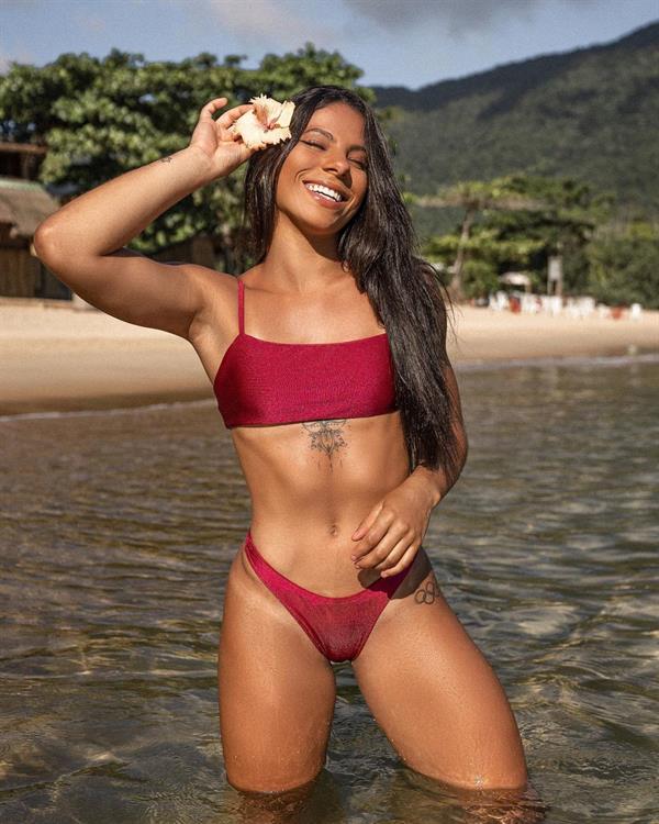 Beautiful Brazilian diver