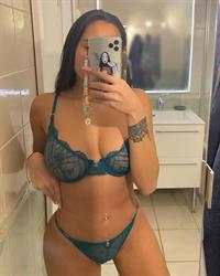 Astrid Nelsia Instagram pictures