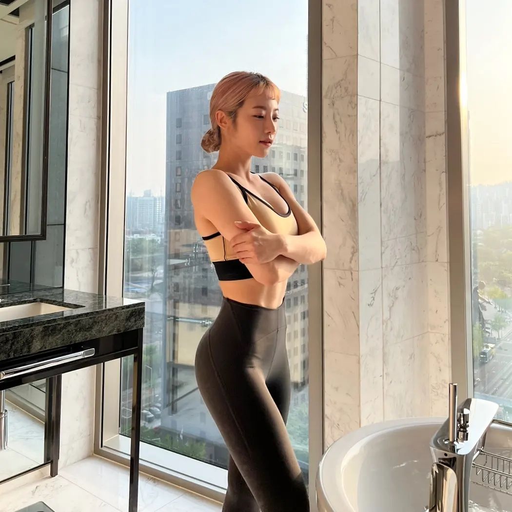 Beautiful Korean star - Instagram picture 09/01/2020 to 09/14/2022