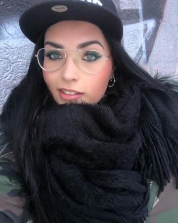 Tania taking a selfie