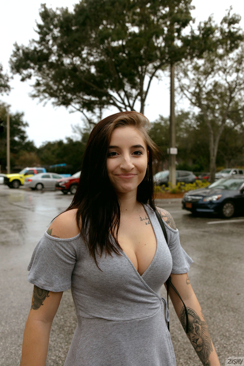 Sasha Apex Flashing Natural Tits