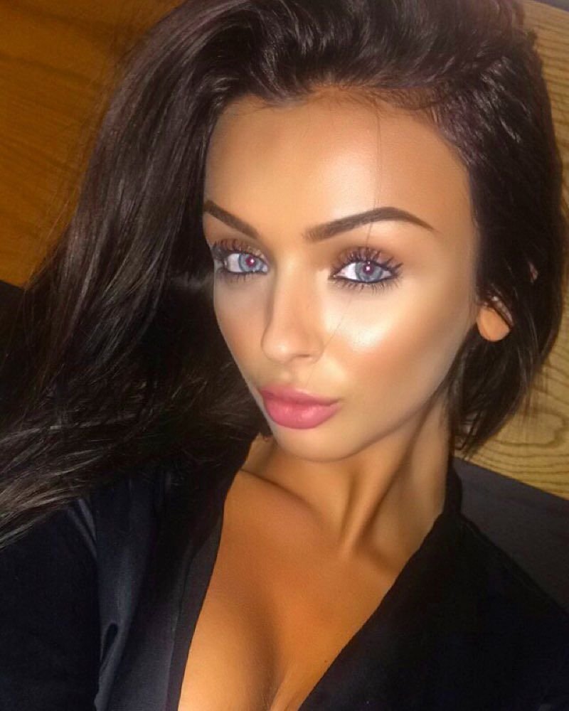 Kady McDermott taking a selfie