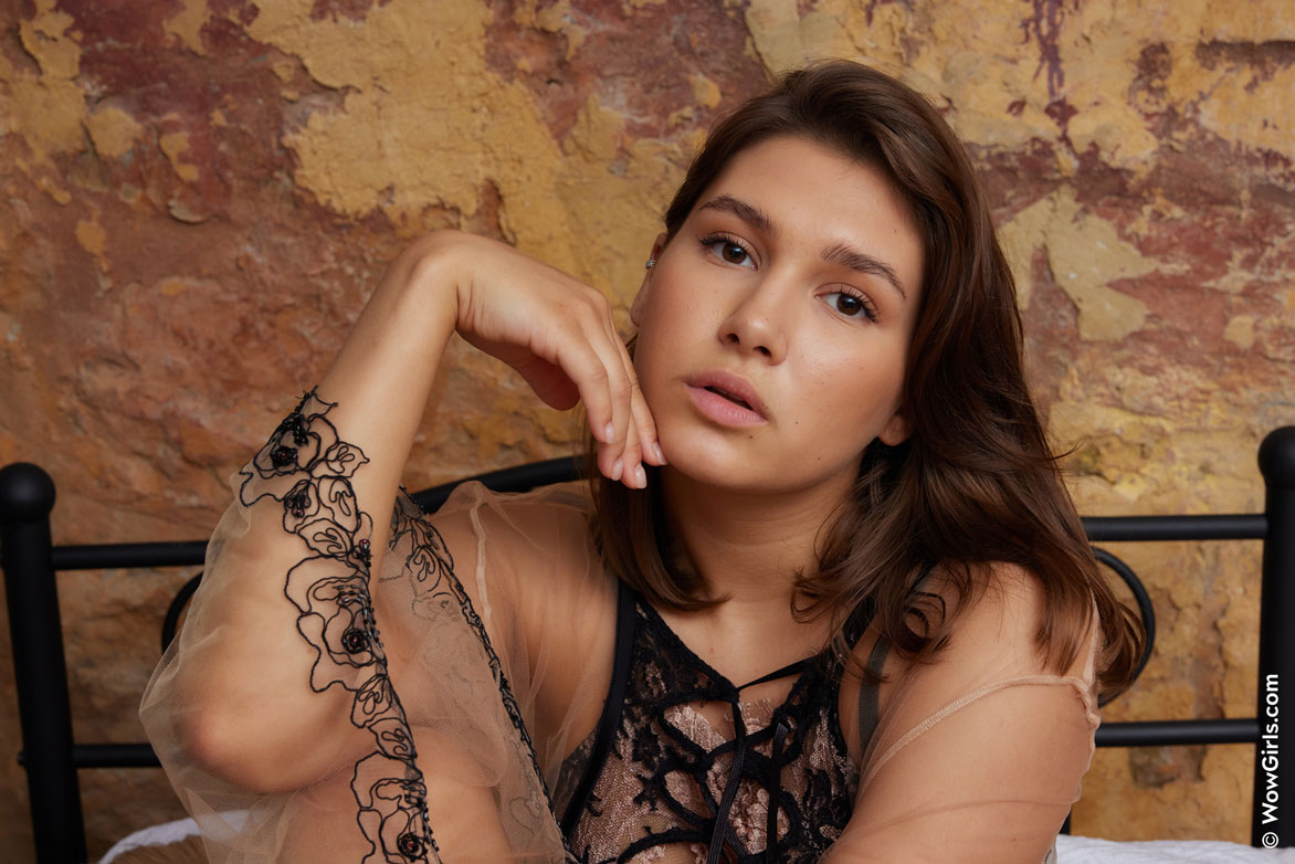 Petite Hottie Ellie Luna